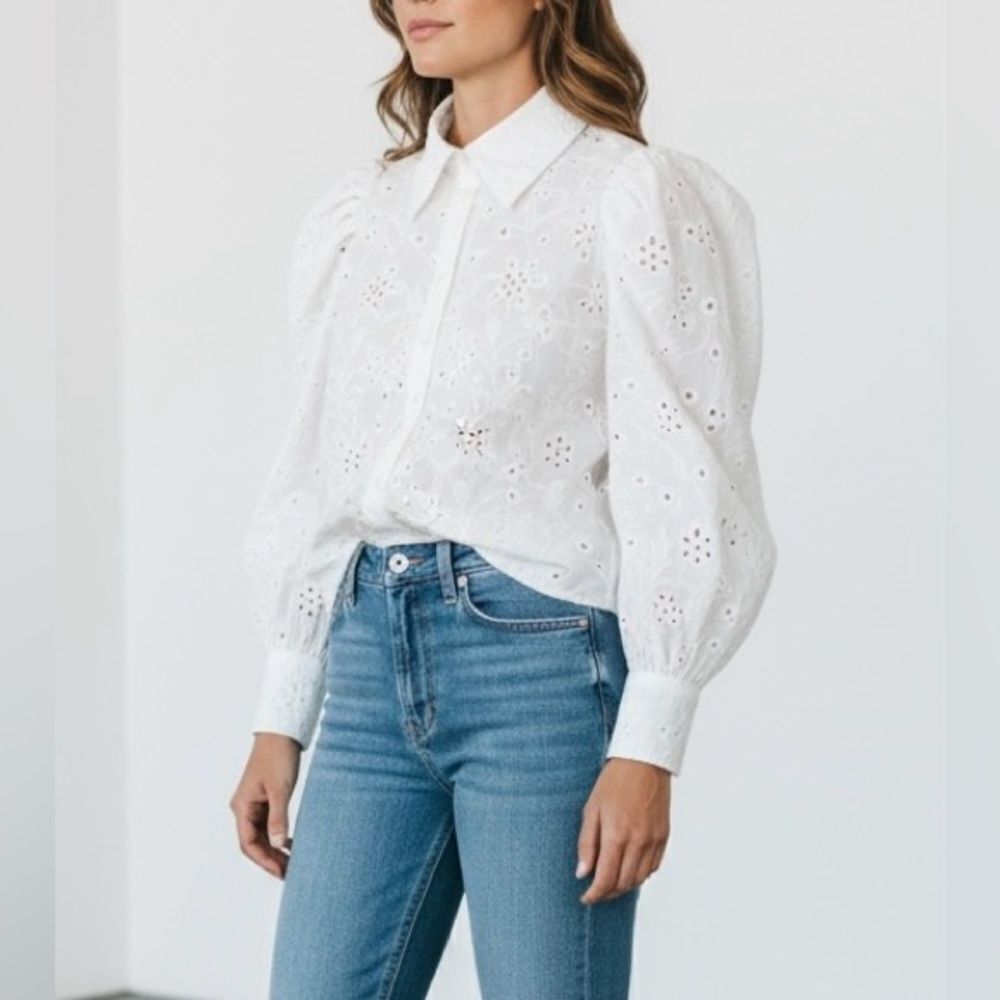 BCBGMAXAZRIA White Eyelet Puff Sleeve Blouse Size 6 Cotton Lined Embroidered
